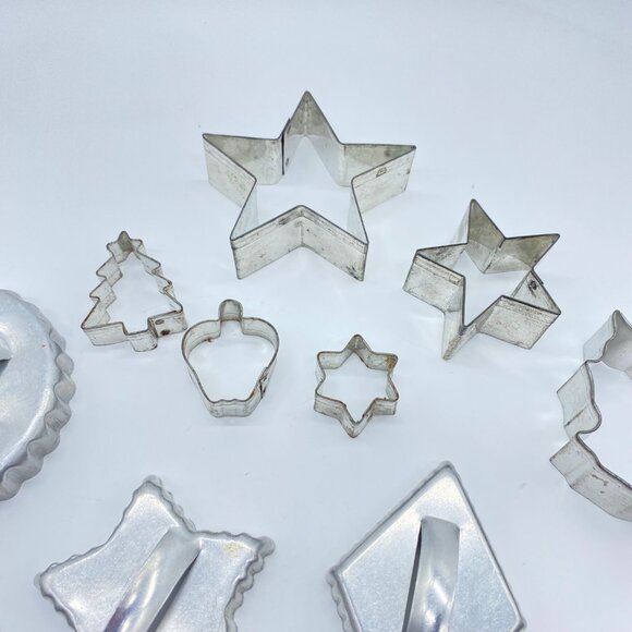 Vtg Mixed Lot Metal Cookie Cutters Maple Leaf Stars Heart Diamond Flower Apple - Picture 4 of 8